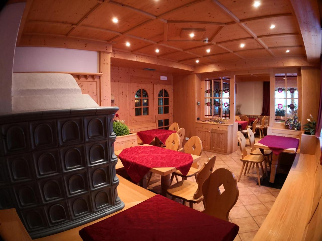 פאסו רולה Hotel Alpenrose מראה חיצוני תמונה